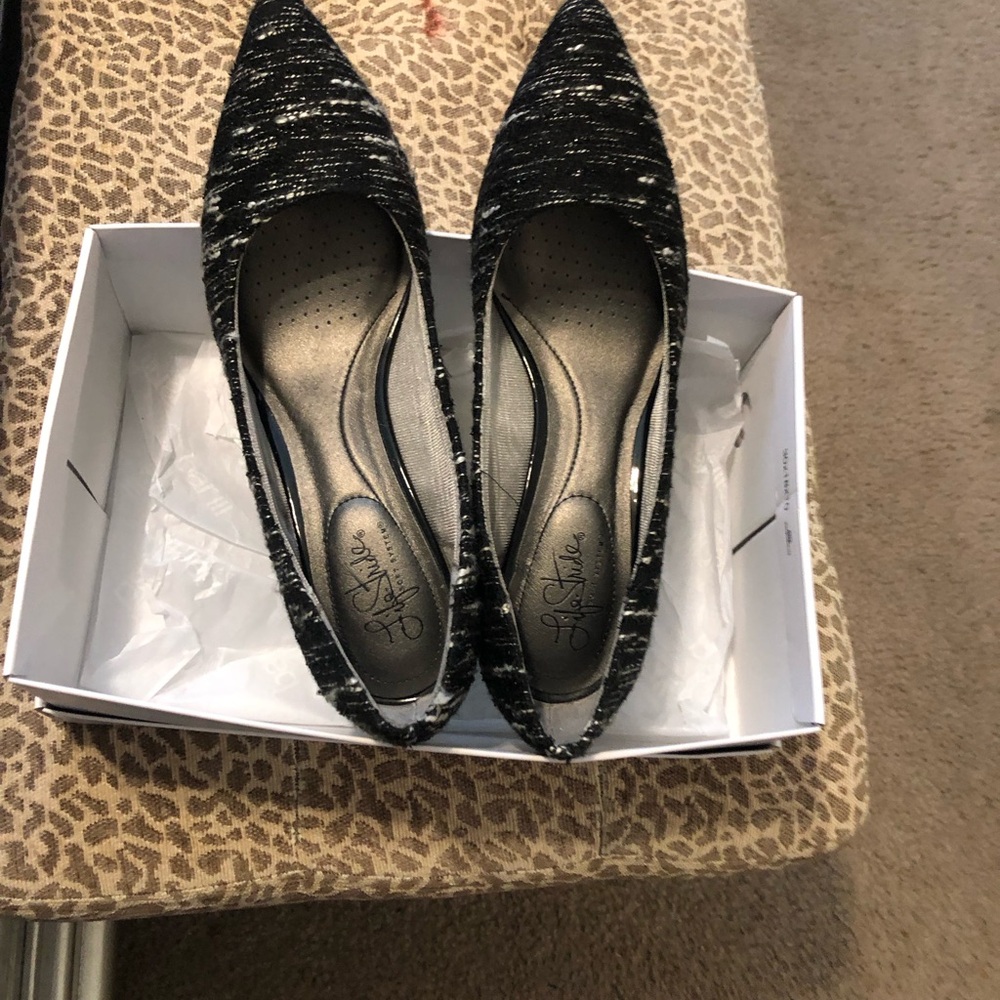 Life Stride Black and White Pointed Toe Knit Flats